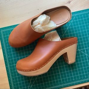 Bryr Chloe closed toe clog Whiskey size 9